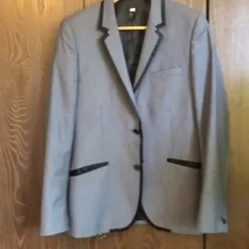 H&M Light Gray Men's Blazer with Black Trim - Picture 2 of 16